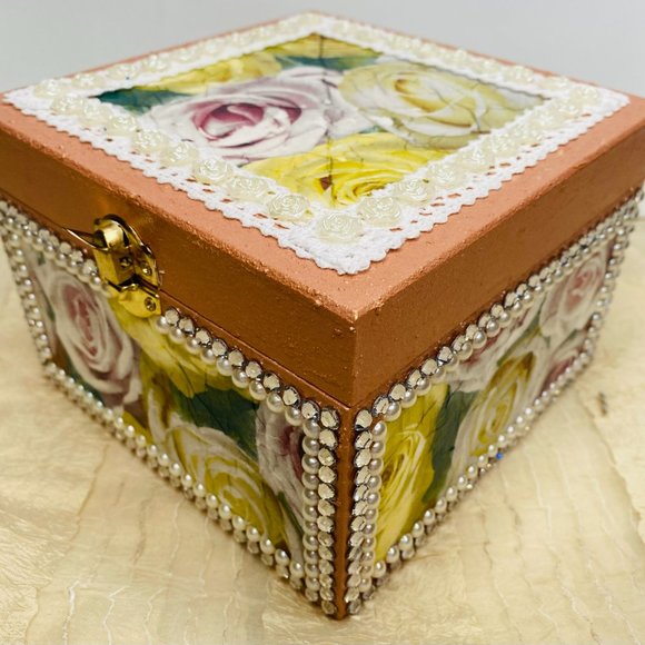 Decoupage multipurpose decorative wooden box - Picture 4 of 7